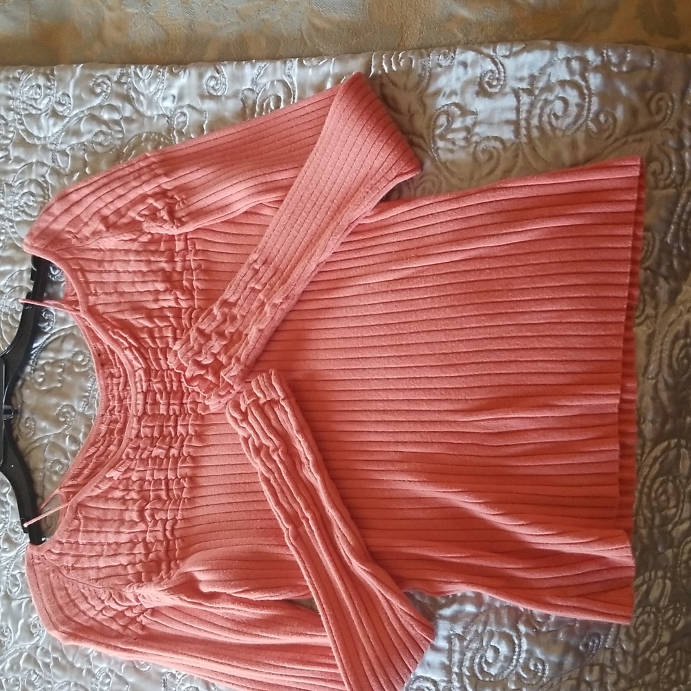 Gorgeous classy top. - Picture 3 of 4
